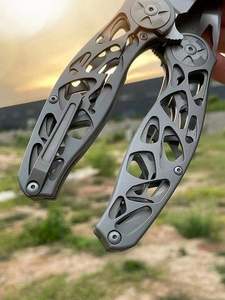 Navaja <span class=keywords><strong>Plegable</strong></span> EDC <span class=keywords><strong>de</strong></span> Alta Dureza con Mango <span class=keywords><strong>de</strong></span> Aleación <span class=keywords><strong>de</strong></span> Titanio y Acero M390 <span class=keywords><strong>de</strong></span> Primera Calidad, OEM, para Campamento, Bolsillo, <span class=keywords><strong>Caza</strong></span>, Supervivencia al Aire Libre - Product Image 5