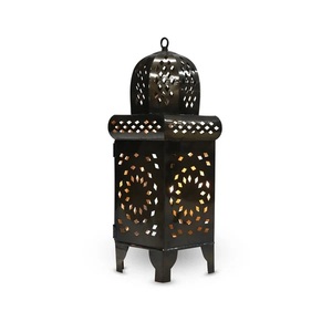 Lanterne en métal de style palais marocain avec dôme floral ajouré, panneaux en verre givré, porte-bougie décoratif pour la décoration du Ramadan - Product Image 3