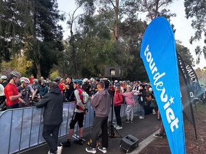 ธงชายหาดรูปหยดน้ำ ธงชายหาดรูปหยดน้ำแบบกำหนดเองสำหรับการโฆษณาภายนอกอาคาร ธงรูปหยดน้ำพร้อมการพิมพ์ดิจิทัล - Product Image 3
