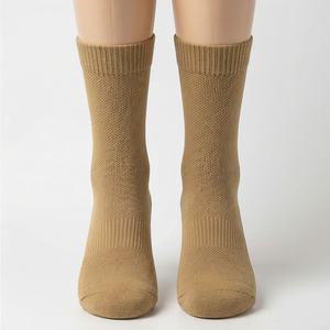 Chaussettes en coton tricotées pour femmes, motifs de dessins animés, respirantes, confortables, personnalisables, accessoires de mode - Product Image 1