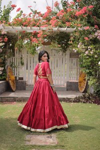 Conjunto Indio-Pakistaní Rojo Bordado, Lehenga Choli en Capas, Vestido Tradicional para Bodas y Festivales - Product Image 4