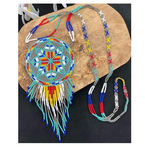 Conjunto de collar y aretes de cuentas tradicionales inspirado en el patrimonio cultural para colecciones de joyería de bodas y festividades. - Product Image 3