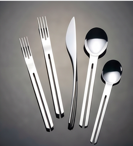Elegante Juego de Cubiertos de Acero Inoxidable Plateado con Cubiertos Metálicos Planos, Perfecto para el Hogar, Restaurantes, Bodas y Cocina - Product Image 1