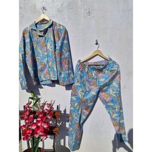 Conjunto de pijama de algodón con estampado floral para mujer, ropa de dormir, conjunto suave y transpirable, camisa con botones y pantalones. - Product Image 1