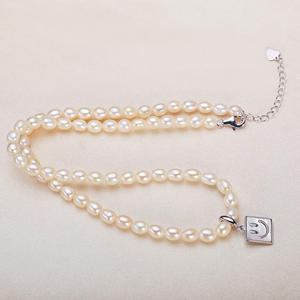 สร้อยคอเพชรดีไซน์เรโทรสุดหรูสำหรับผู้หญิง สไตล์เรียบง่าย สร้อยคอประดับกระดูกไหปลาร้า จี้โลหะเย็นสไตล์ฮวงจุ้ย - Product Image 1