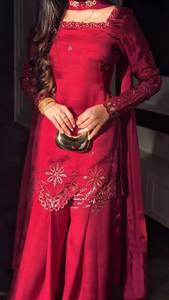 Traje de Diseñador para Mujer, Marca Fendy, en Seda con Bordado de Lentejuelas, Top y Pantalón Palazzo Largo hasta el Suelo con Dupatta, para Fiestas y Diwali - Product Image 2
