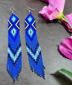 Pendientes Elegantes de Calidad, Tejidos a Mano con Cuentas de Plumas Azules, Joyería Bohemia del Suroeste, Ideales para Navidad y Fiestas - Product Image 3