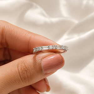 Anillo de Boda de Media Eternidad Personalizado con Diamantes Moissanite Baguette y Redondos de 0.70CT, Oro Sólido de 14K/18K, Anillo Nupcial Apilable - Product Image 2