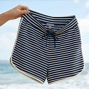 Short de bain durable pour femme, idéal pour le multisport, avec tissu extensible doux au toucher, écologique, pour le surf et le kayak - Product Image 1