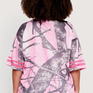 Chemise en jersey à col en V surdimensionnée pour femmes, imprimé camouflage rose, fabrication OEM, étiquette privée, vêtements streetwear - Product Image 2