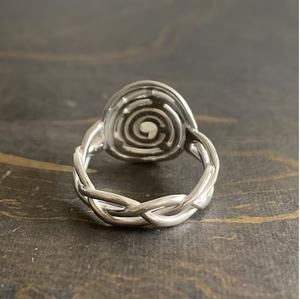 Anillo de Plata 925 con Piedra Lunar de Diseño Moderno y Vintage (4.4 Gramos) para Uso Unisex en Bodas o Diario - Product Image 5