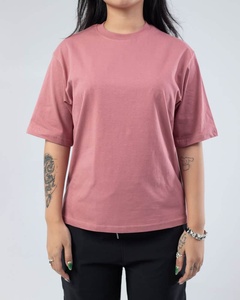 T-shirt pour femme en coton 100% - Coupe ample - Grande taille - Qualité supérieure - Épaules tombantes - Logo personnalisé - Couleurs unies - Multi-couleurs - 240 GSM - Product Image 1