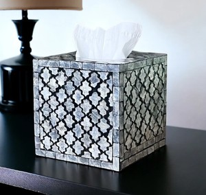 Porta Pañuelos de Diseño con Incrustaciones de Madreperla, Mosaico de Conchas Hecho a Mano, Arte Decorativo, Regalo Elegante y de Lujo para Ocasiones Especiales - Product Image 4