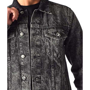 Blouson universitaire en jean noir DENIMGUYS pour hommes, style vintage streetwear, impression personnalisée par décoloration, coque en cuir véritable, vente en gros - Product Image 2