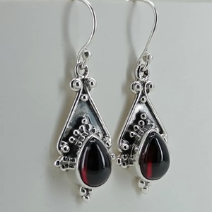 Pendientes de Granate de Plata de Ley 925 Hechos a Mano, Anillo de Promesa para Mujer, Joyería Boho con Piedra de Nacimiento de Junio - Product Image 1