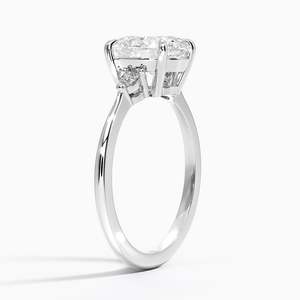 Anillo de Compromiso Aria con Tres Piedras de Moissanita, Estilo Botánico, Corte Brillante, Detalles de Perlas de Agua Dulce, Plata Chapada en Oro de 14K - Product Image 6