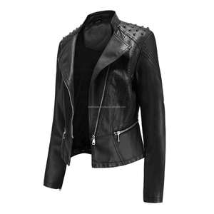 Vestes pour femmes en cuir de style motard décontracté noir avec épaules rondes cloutées coupe ajustée fermeture éclair et poches asymétriques - Product Image 3