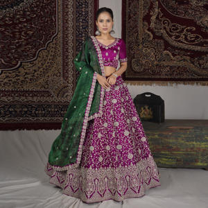 Lehenga Choli Tradicional Bordado de Diseñador con Trabajo Floral Pesado, Falda de Gran Vuelo, Blusa y Dupatta en Contraste para Boda y Fiesta - Product Image 1