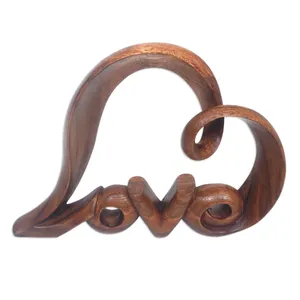 Sculpture en bois en forme de cœur, sculptée à la main, accent décoratif romantique, décoration intérieure, cadeau moderne minimaliste - Product Image 1