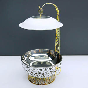 Plat à chafing de luxe en acier inoxydable, fabriqué avec des matériaux robustes assurant durabilité et une distribution de chaleur uniforme - Product Image 1