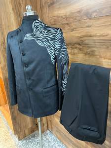 Traje Bandhgala Negro de Diseñador para Hombre con Estampado de Águila – Chaqueta Estilo Sherwani Indo-Occidental para Novio de Boda - Product Image 4