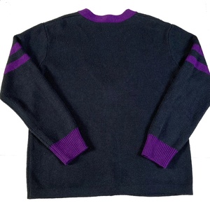 Cardigan noir tricoté sur mesure pour homme avec bordure et rayures violettes, manches longues, fermeture boutonnée, idéal pour l'automne - Product Image 4
