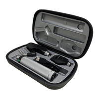 Équipements et instruments optiques ophtalmiques pour l'examen oculaire vétérinaire, tels que les ophtalmoscopes et les rétinoscopes.