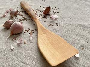 Spatule en bois, ustensile de cuisine, ornement en genévrier, ustensile de cuisine fait main, cadeau, ustensile de cuisine, cadeau de pendaison de crémaillère - Product Image 3