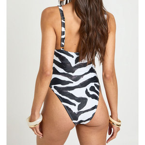 Traje de baño de una pieza con estampado de cebra para mujer, cuello en V profundo, parte delantera retorcida, corte alto, elástico - Product Image 3