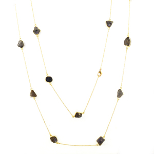 Collar de Granate Rojo en Bruto con Baño de Oro de 22K, Joyería Delicada Hecha a Mano con Piedras Preciosas para Mujeres y Niñas, Venta al por Mayor - Product Image 1
