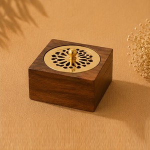 Quemador de Bakhoor de madera con caligrafía árabe personalizada, Mabkhara de estilo medioriental para regalo de Ramadán o Eid, quemador de Oud para decoración y fragancia del hogar. - Product Image 3