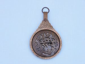 Brújula de Latón Decorativa para Llavero, Brújula de Bolsillo con Acabado Antiguo, Accesorio Náutico de Regalo para Coleccionistas de Viajes y Exhibición - Product Image 4