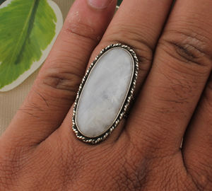 Anillo Solitario Clásico Boho Hecho a Mano con Engaste de Plata de Ley 925 y Gema Arcoíris de Corte Ovalado, Certificado Jaipur Party - Product Image 3