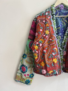 Chaqueta Tradicional Bordada Phulkari Vintage, Chaqueta de Algodón Hecha a Mano para Mujer con Mangas Largas - Product Image 5