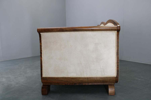 โซฟาสไตล์ไบเดอร์ไมเออร์คลาสสิก พร้อมโครงไม้วอลนัทขัดเงาและดีไซน์พนักพิงแบบสแกลลอป - Product Image 4