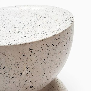Mesa Auxiliar de Cemento y Terrazo con Forma de Reloj de Arena, Diseño Creativo y Personalizado, Resistente a la Intemperie, para Jardín, Balcón o como Mesa de Café - Product Image 2