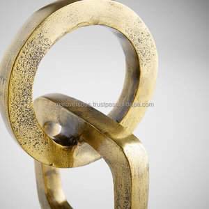 Sculpture classique en métal doré avec finition brillante et design unique sur socle en marbre pour la décoration intérieure - Product Image 2