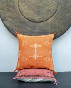 Funda de Cojín Decorativa Color Naranja Quemado con Diseño Textil Tribal Vintage de 20x20 Pulgadas, Funda de Cojín Étnica Tradicional Naranja - Product Image 2