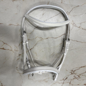 Brida de Cuero Blanco de Alta Calidad para Carreras con Riendas de Cuero Trenzado, Muserola y Frontal Acolchados - Product Image 4
