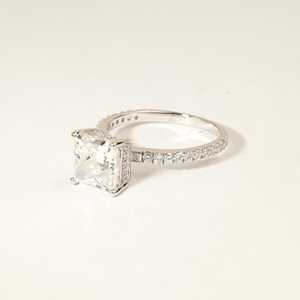 Bague en or blanc massif 18 carats, bague de fiançailles solitaire, coupe princesse, demi-alliance éternelle, diamant de laboratoire de 3,05 carats, cadeau d'anniversaire - Product Image 3