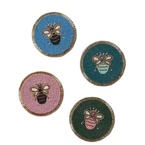 แผ่นรองแก้วคริสตัลคราฟท์ทำมือประดับลูกปัด PVC รูปทรงกลม สำหรับตกแต่งโต๊ะทำงานที่บ้าน สวยงาม ทันสมัย และเก็บความร้อนได้ - Product Image 1