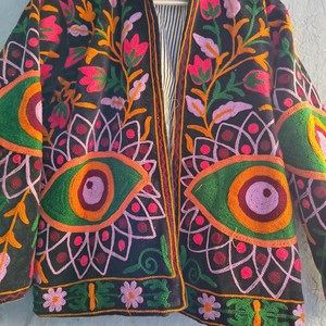 Veste en velours brodée à la main, style bohème, motifs floraux et œillets, broderie Suzani vibrante, cadeau idéal - Product Image 6