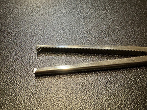 Pinces à artères Rochester-Ochsner orthopédiques chirurgicales, droites 8,75 po, 1x2 dents, en acier inoxydable, certifiées CE ISO - Product Image 3