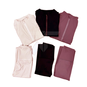 Conjunto Deportivo de Dos Piezas para Mujer, Color Negro y Gris, de Alta Elasticidad, Secado Rápido, Ligero, Ecológico y Transpirable, Venta al Por Mayor - Product Image 1
