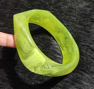 กำไลข้อมือเรซิ่นทำมือสีสันสดใส เครื่องประดับแฟชั่นทันสมัย น้ำหนักเบา ของตกแต่งสวยงาม ของขวัญสำหรับผู้หญิงและเด็กผู้หญิง สไตล์ MN Exports - Product Image 6