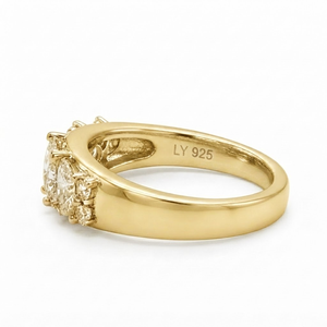 Anillo de Compromiso Clásico para Mujer con Diamante Corte Esmeralda, Oro Amarillo de 18k / Plata 925 con Baño de Rodio, Engaste de Garras, Diseño Geométrico - Product Image 6