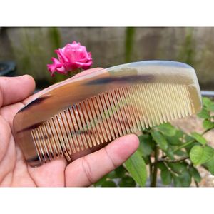 Peine de Cuerno de Búfalo Más Vendido, Hecho a Mano, Herramienta de Aseo de Cuerno Natural, Peine de Dientes Finos para Desenredar la Barba, Pulido, Cuidado Personal - Product Image 4