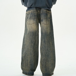 Pantalones de mezclilla vintage para hombre con efecto lavado y detalles de cuero, corte ajustado casual - Product Image 6