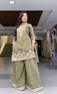 Ensemble de luxe Kurta Palazzo Dupatta pour femme, en soie brodée, style pakistanais moderne, par LD CREATION, idéal pour mariage et fêtes - Product Image 3