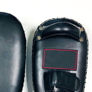 Pads de Muay Thai personnalisés en cuir PU de qualité supérieure, pads de boxe incurvés, pads de frappe durables, respirants et écologiques - Product Image 6